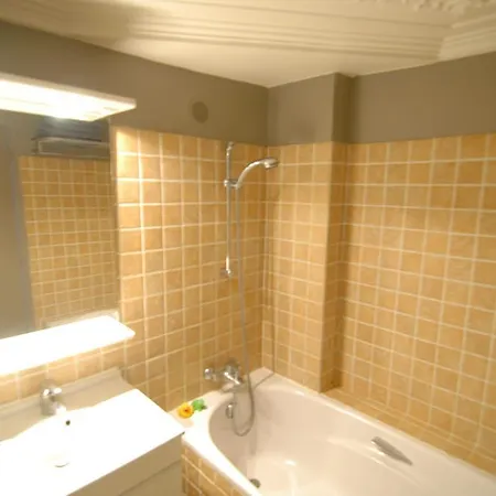 Opera Prive - City Centre Apartment *